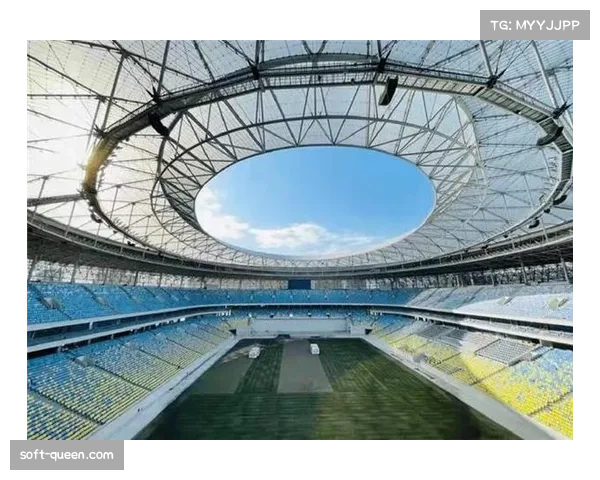 成都凤凰山体育场涌入41258名观众，创赛季新高